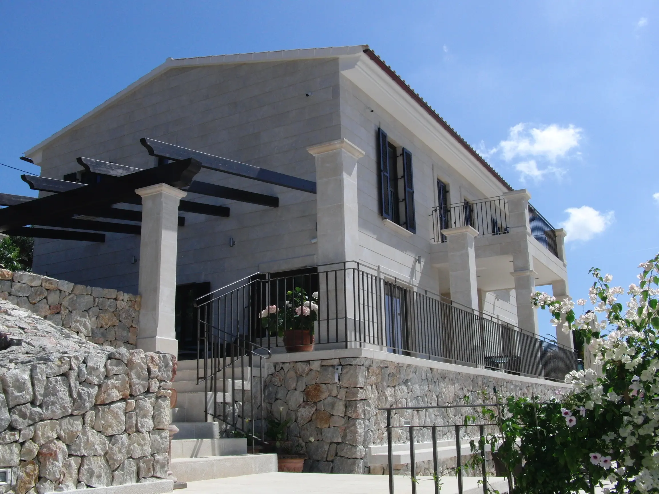 Luxury high-yield real estate investment property